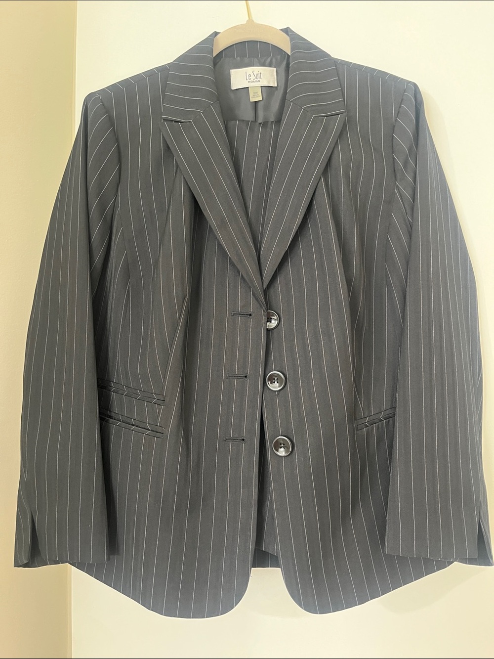 Le Suit Gray Pinstripe Women's Blazer